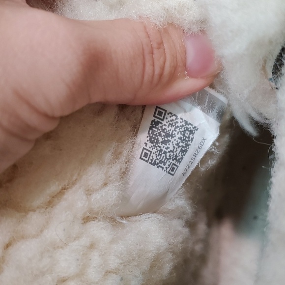 Ugg Australia Women Bailey Bow Short Snake Sheepskin Boots shoes sz 6 - Picture 11 of 12